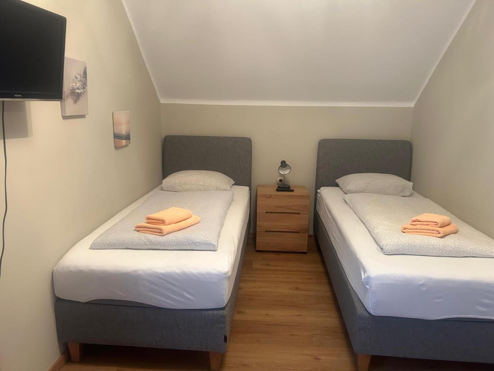 Gasthof Mit Seeterasse & Appartements Zur Landeroith Weyregg Esterno foto