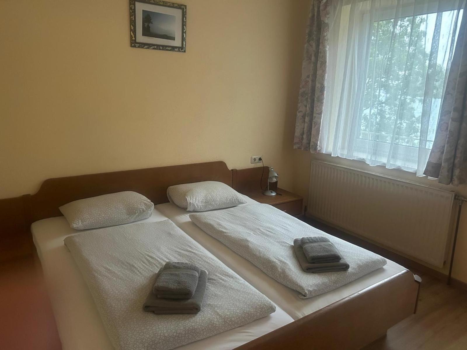 Gasthof Mit Seeterasse & Appartements Zur Landeroith Weyregg Esterno foto