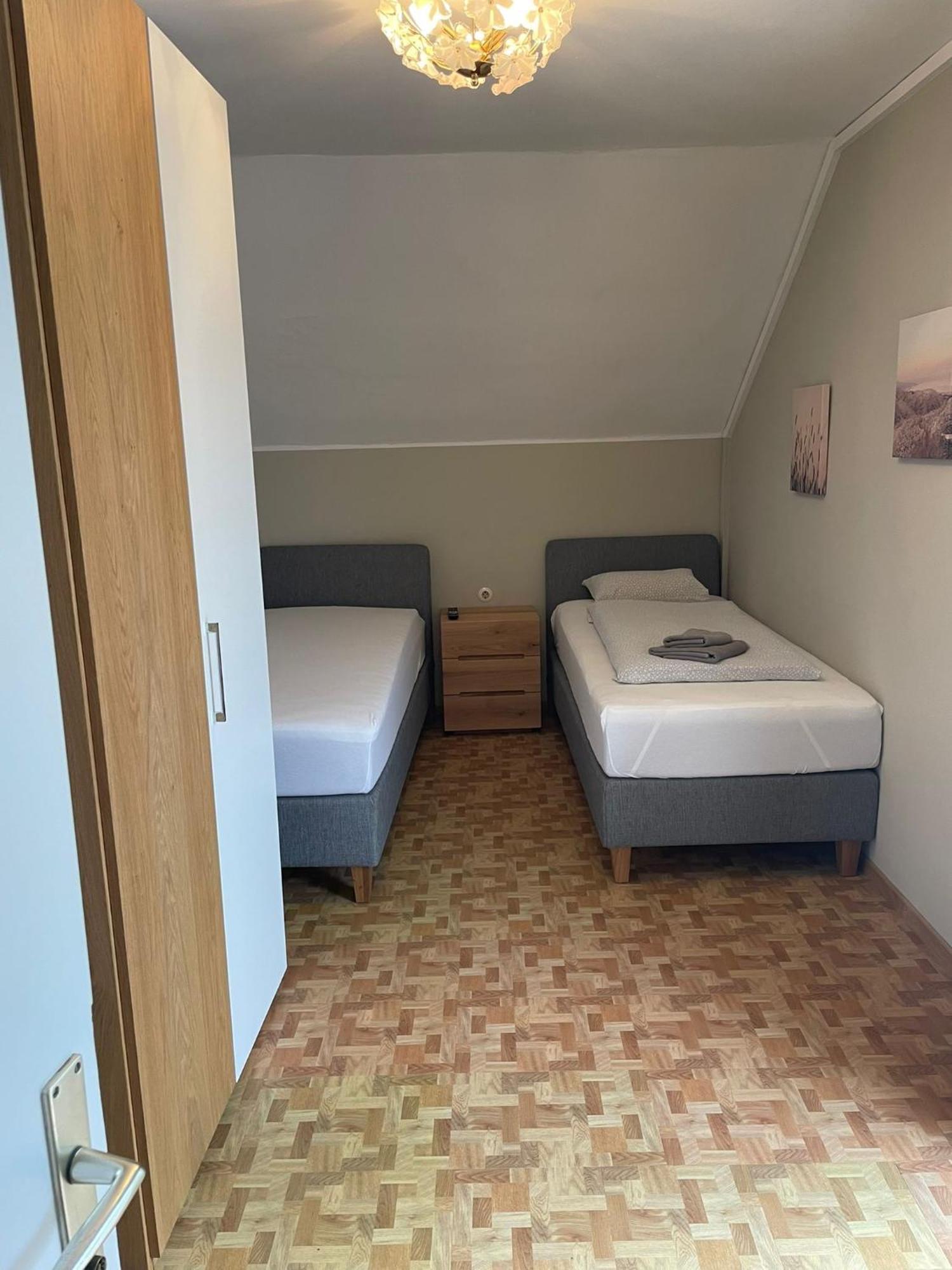 Gasthof Mit Seeterasse & Appartements Zur Landeroith Weyregg Esterno foto