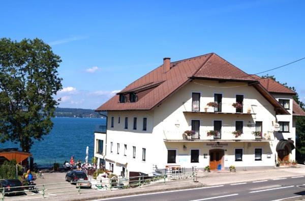 Gasthof Mit Seeterasse & Appartements Zur Landeroith Weyregg Esterno foto