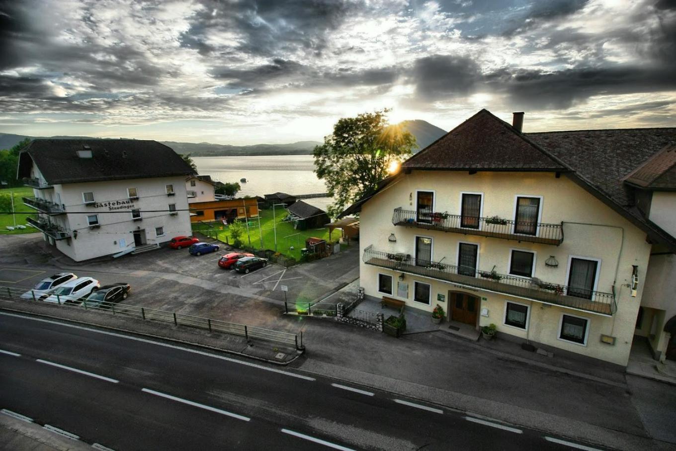 Gasthof Mit Seeterasse & Appartements Zur Landeroith Weyregg Esterno foto