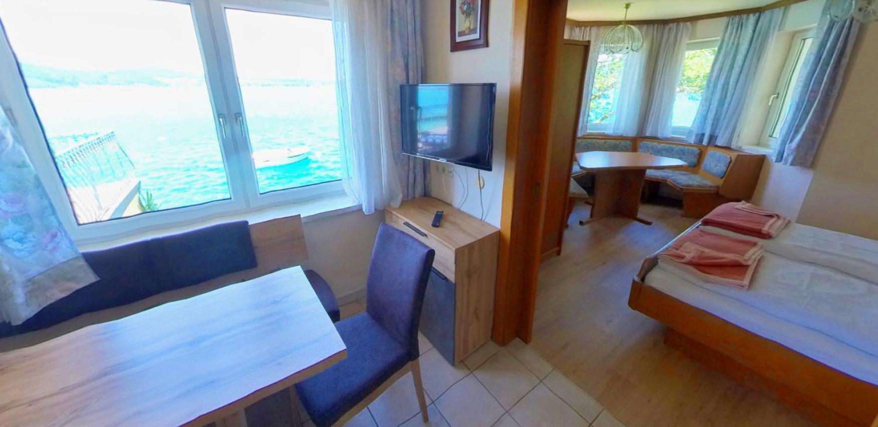 Gasthof Mit Seeterasse & Appartements Zur Landeroith Weyregg Esterno foto