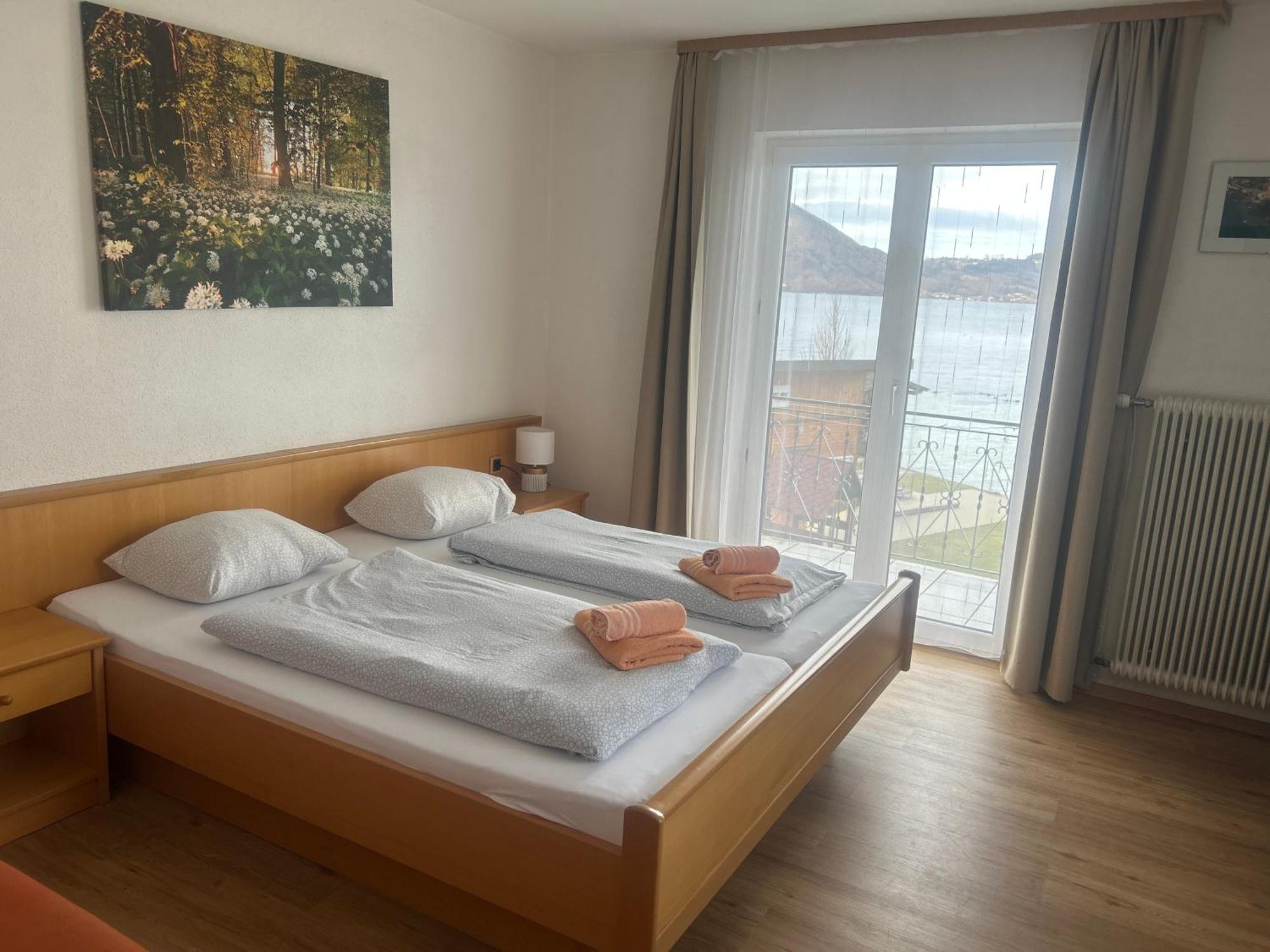 Gasthof Mit Seeterasse & Appartements Zur Landeroith Weyregg Esterno foto